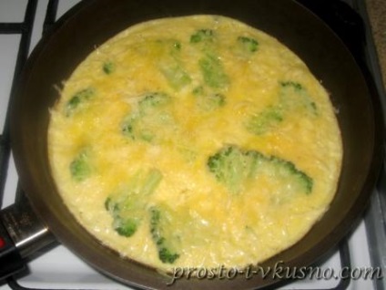 Omelet cu broccoli și brânză