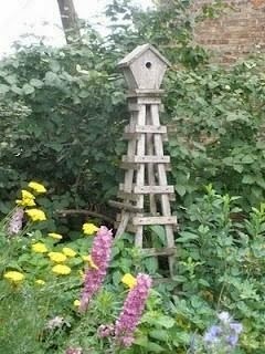 Sprijinul, o piramidă, un obelisc pentru plante este ceea ce are nevoie grădina ta! Alionin Gardens