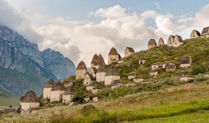 Orașul Ossetian Dargavs, unde sunt mai mulți morți decât cei vii