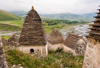 Orașul Ossetian Dargavs, unde sunt mai mulți morți decât cei vii