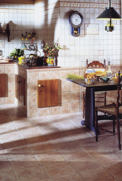 Decorarea pereților bucătăriei cu gresie, fotografie, interior