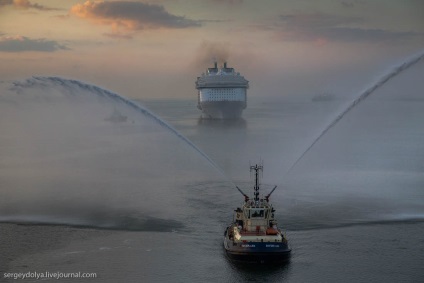 Prima croazieră a celei mai mari nave de croazieră