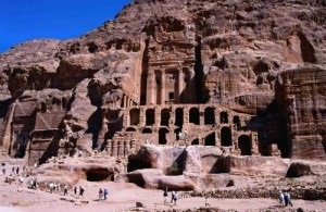 Petra este un oraș deșert misterios, o planetă magică