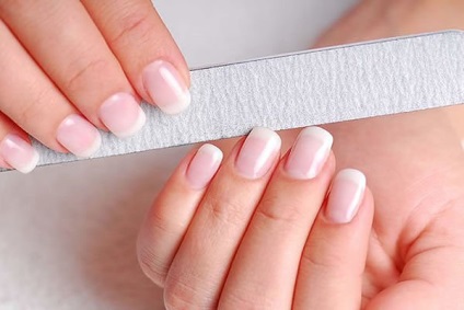 De ce pe unghiile apar materiale de pete albe pentru extensiile unghiilor