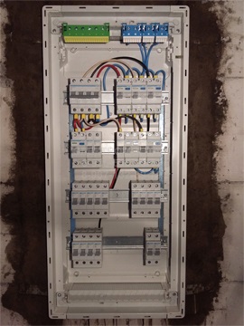 Példák az elektromos munkára, portfólióra, fényképes jelentések a cég 1kW-ról