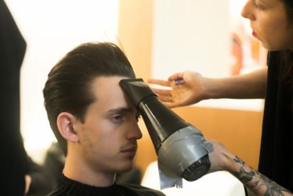 Professzionális hajszárítók, amelyek jobban megvizsgálják a professzionális hajszárítót