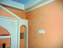 Repararea semnelor de scurgere pe perete