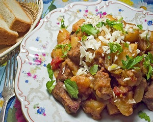 Rețetă pentru azu din carne de vită și cartofi cu castraveți sărate în Tătar într-o multivarcă