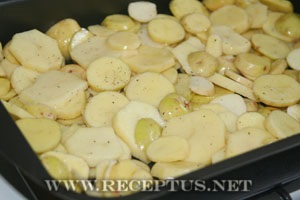 Reteta - specialitati culinare - arhiva blogului - pastrav copt cu cartofi sub sos de smantana