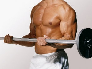 Cele mai eficiente exerciții pe biceps cu gantere și o barbotă