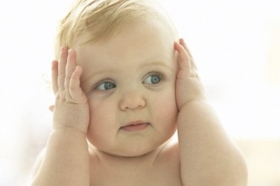 Conectorul de sulf în îndepărtarea urechii copilului, cum să cureți, motivele și ce să facă