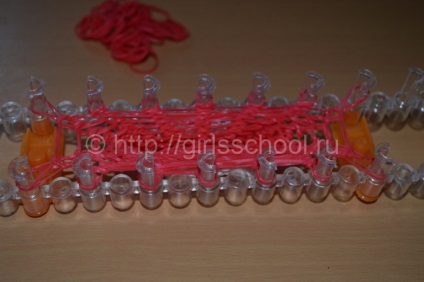 A Santa Claus sapka gumi zenekarokból, hogyan kell gumiból készült sapkát faragni a télapó, női iskola számára