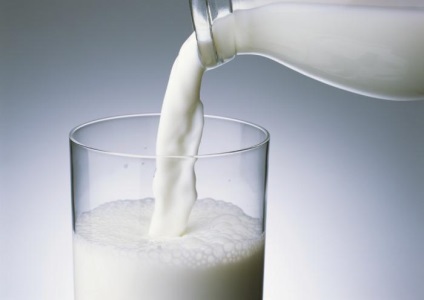 Cât de multă proteină în lapte (la 100 de grame)