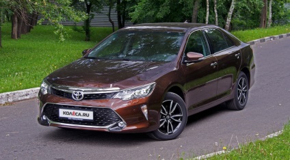 A teszt meghajtó frissül a Toyota Camry kizárólagos