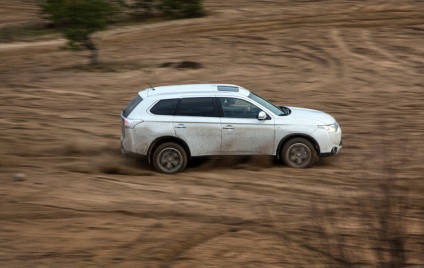 Testul Mitsubishi Outlander cu sistemul inteligent de tracțiune integrală