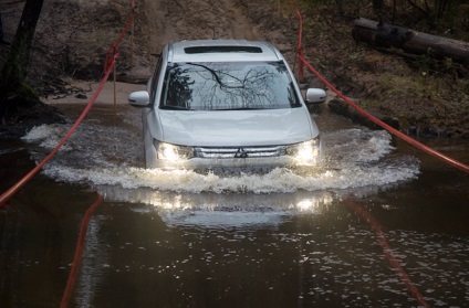 Testul Mitsubishi Outlander cu sistemul inteligent de tracțiune integrală