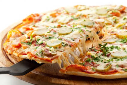 Aluat subțire - cea mai bună bază pentru pizza italiană - un aluat subțire pentru pizza italiană -
