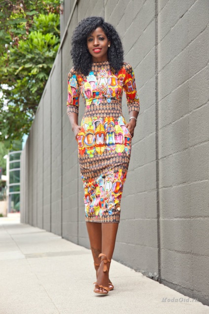 Utcai divatos fekete hajú nő a divat, vagy utcai divat afrikai stílusban