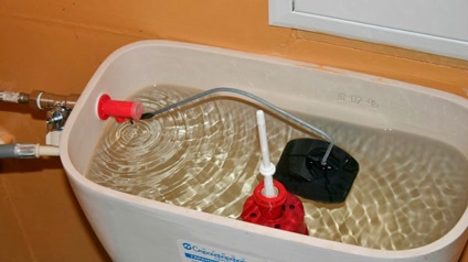 Montarea și fixarea rezervorului la vasul toaletei