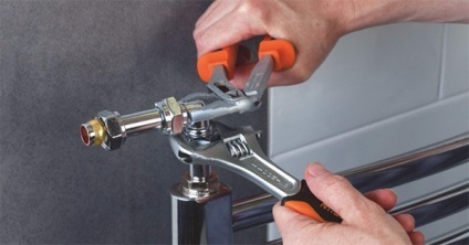 Instalarea și conectarea unui încălzitor de apă pentru prosoape de mâinile proprii