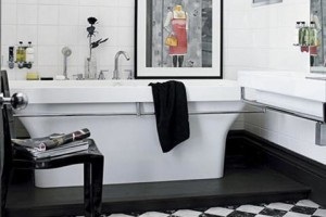 Baie și toaletă în culori negre și albe