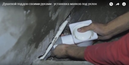 Videó zuhanytálca a kezével - világítótornyok telepítése a lejtő alatt