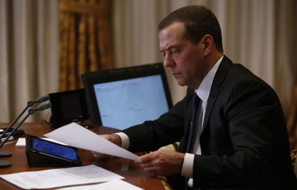 Putyin helyett a csúcson Medvegyev utazási politika