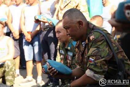 A Yakut ejtőernyősök ünnepelték a napot a Dnyeszterben, mint 