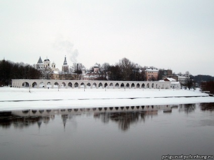 Yaroslavovo Dvorishche a nagy Novgorod, a külvárosok Petersburg