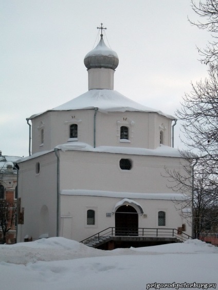 Yaroslavovo Dvorishche a nagy Novgorod, a külvárosok Petersburg