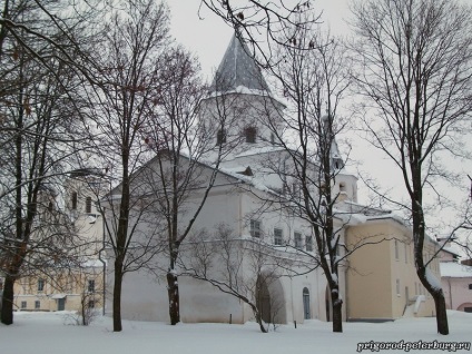 Yaroslavovo Dvorishche a nagy Novgorod, a külvárosok Petersburg