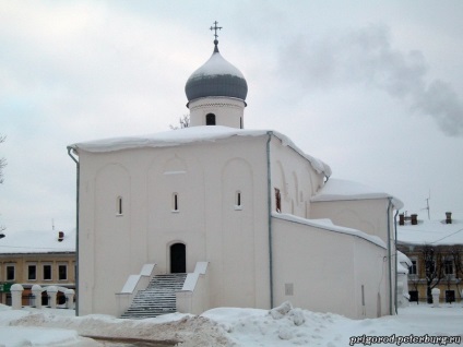 Yaroslavovo Dvorishche a nagy Novgorod, a külvárosok Petersburg