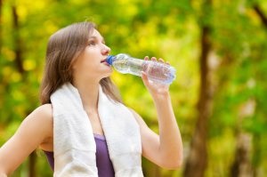 Miért kell vizet inni a fogyás során?