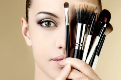 A női trükkök gyönyörű make-up minden nap, a legszegényebb magazin