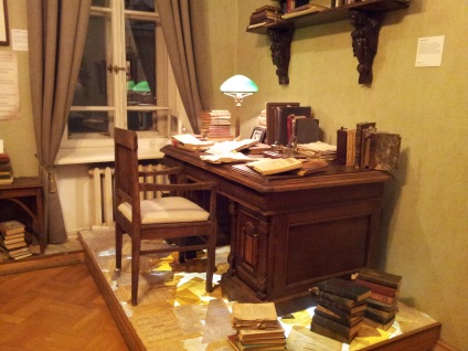 10 Povestiri despre Bulgakovski - un apartament prost - și eroii 