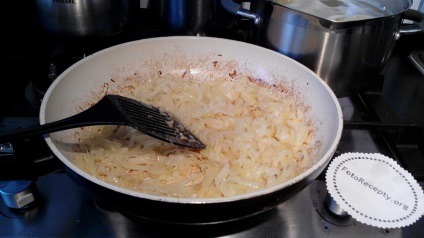 Stroganoff marhahús tejföllel, főzni - lépésről-lépésre receptek a házi fotóval