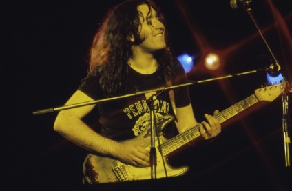 Mi teszi egyedivé Rory Gallagher-t, gitárt és gitárost