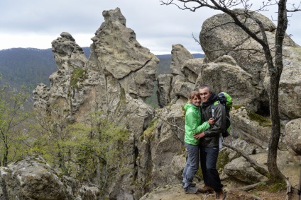 Masina de curcan turistic montan si traseu montan, locuri de parcare