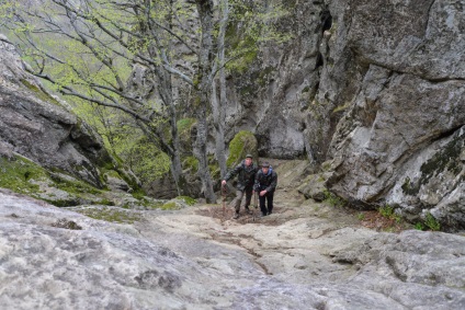 Masina de curcan turistic montan si traseu montan, locuri de parcare