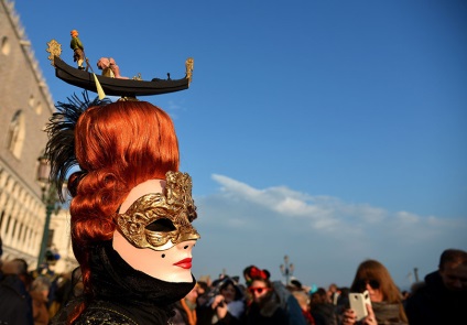 Ideea unei vacanțe pentru a vedea toate distracțiile într-un carnaval venețian