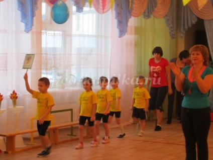 Játékok - reléversenyek az idősebb óvodai csoportok gyermekei számára