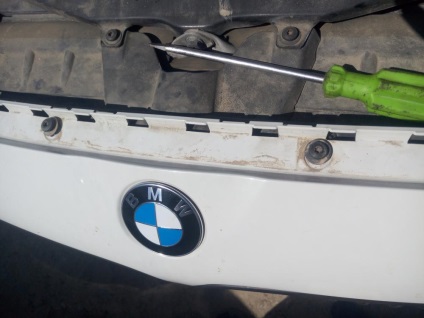 Instrucțiunea privind înlocuirea laturilor unui radiator bmw 5 dintr-o serie f10