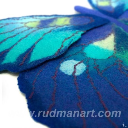 Irina Rudman mesterkurzus a nemezelt selyem sállal, brossal-pillangóval