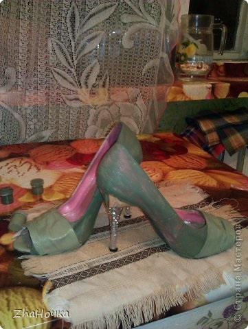Povestea de a transforma pantofii roz în verde), țara de stăpâni