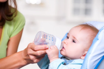 Cum să tratăm gâtul unui bebeluș și să nu-l rănim, gâtul
