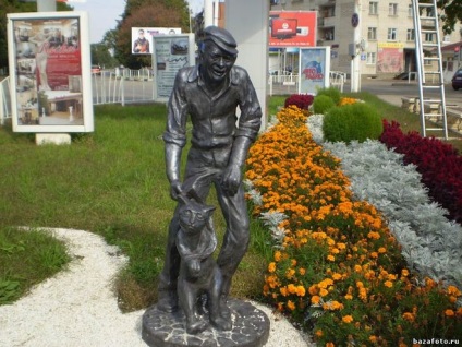 Care pisică este pusă într-un monument în Armavir