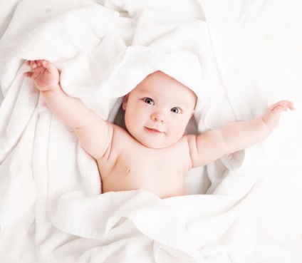 Hogyan frissítsünk egy szobát anélkül, hogy légkondicionálnánk az újszülött kényelmét