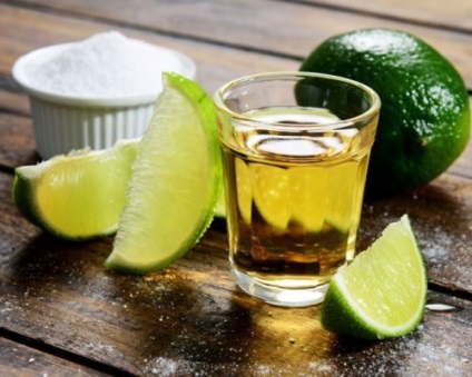 Cum să bei tequila și cum să mănânci cum să bei tequila corect, pe măsură ce mexicanii beau tequila