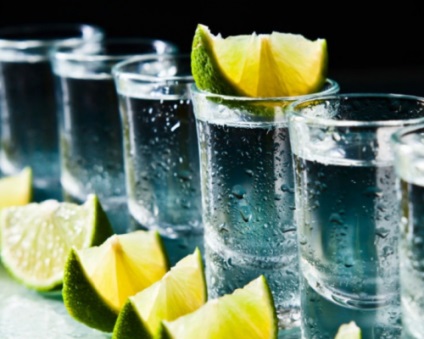 Cum să bei tequila și cum să mănânci cum să bei tequila corect, pe măsură ce mexicanii beau tequila