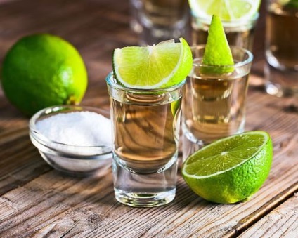 Cum să bei tequila și cum să mănânci cum să bei tequila corect, pe măsură ce mexicanii beau tequila